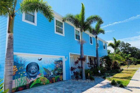 Villa ou maison à Gulfport, Floride 5 chambres, 249.16 m2 № 2415060