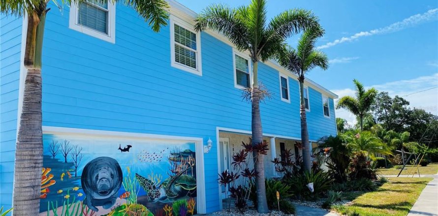 Villa ou maison à Gulfport, Floride 5 chambres, 249.16 m2 № 2415060