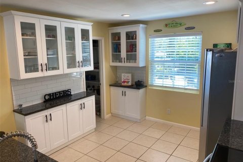 Villa ou maison à vendre à Gulfport, Floride: 5 chambres, 249.16 m2 № 2415060 - photo 12