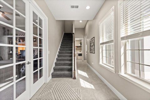 House in Orlando, Florida 5 bedrooms, 380.71 sq.m. № 2204944 - photo 23