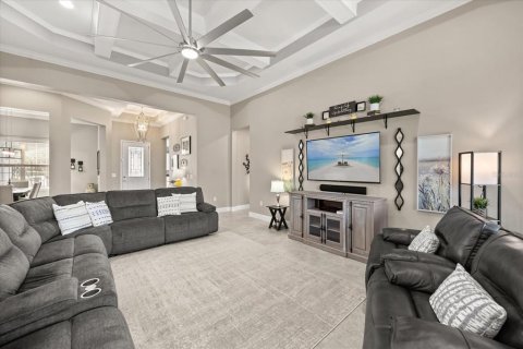 House in Orlando, Florida 5 bedrooms, 380.71 sq.m. № 2204944 - photo 5