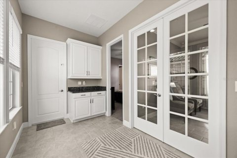 House in Orlando, Florida 5 bedrooms, 380.71 sq.m. № 2204944 - photo 22
