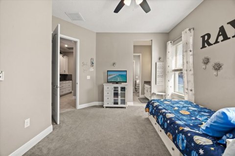 House in Orlando, Florida 5 bedrooms, 380.71 sq.m. № 2204944 - photo 29