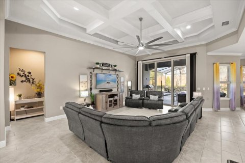 House in Orlando, Florida 5 bedrooms, 380.71 sq.m. № 2204944 - photo 4