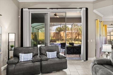House in Orlando, Florida 5 bedrooms, 380.71 sq.m. № 2204944 - photo 13