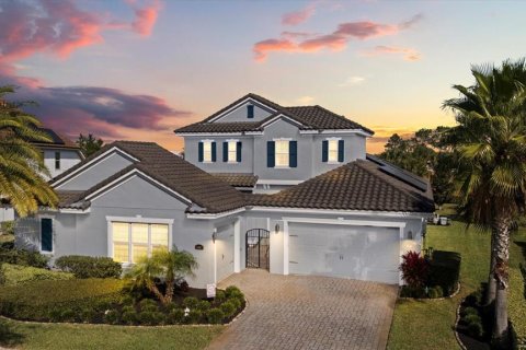 House in Orlando, Florida 5 bedrooms, 380.71 sq.m. № 2204944
