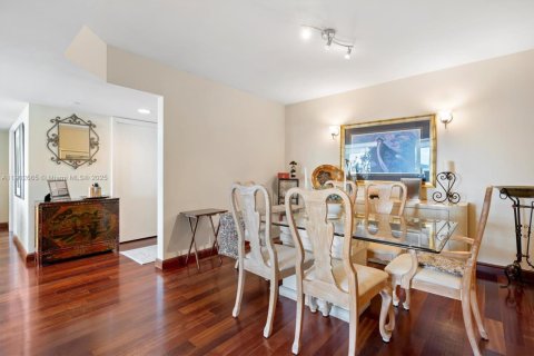 Condo in Sunny Isles Beach, Florida, 2 bedrooms  № 2015235 - photo 30