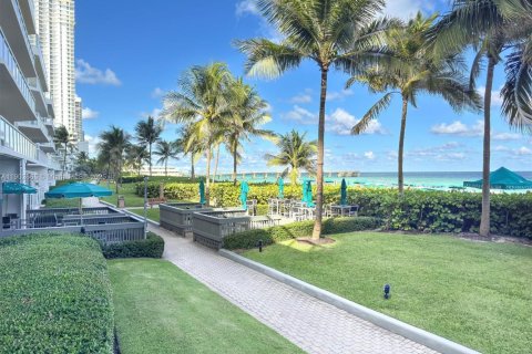 Condo in Sunny Isles Beach, Florida, 2 bedrooms  № 2015235 - photo 9