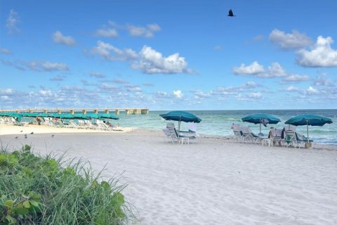 Condo in Sunny Isles Beach, Florida, 2 bedrooms  № 2015235 - photo 11