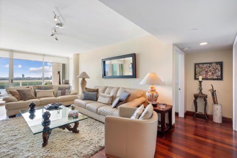 Condo in Sunny Isles Beach, Florida, 2 bedrooms  № 2015235 - photo 20