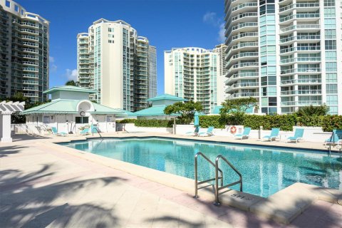 Condo in Sunny Isles Beach, Florida, 2 bedrooms  № 2015235 - photo 4