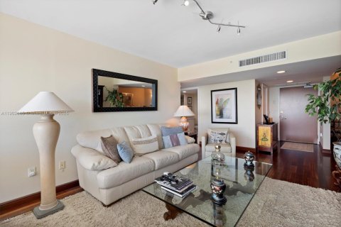 Condo in Sunny Isles Beach, Florida, 2 bedrooms  № 2015235 - photo 26
