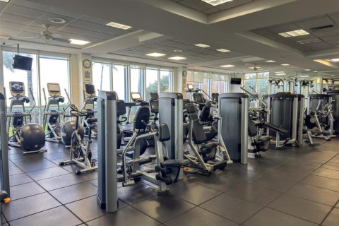 Condo in Sunny Isles Beach, Florida, 2 bedrooms  № 2015235 - photo 13