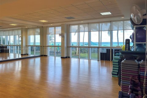 Condo in Sunny Isles Beach, Florida, 2 bedrooms  № 2015235 - photo 14