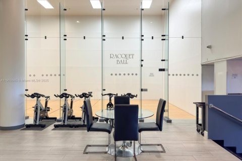 Condo in Sunny Isles Beach, Florida, 2 bedrooms  № 2015235 - photo 16