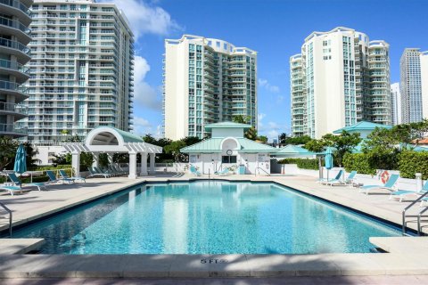 Condo in Sunny Isles Beach, Florida, 2 bedrooms  № 2015235 - photo 5