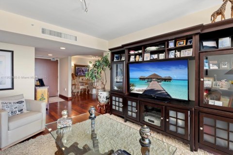 Condo in Sunny Isles Beach, Florida, 2 bedrooms  № 2015235 - photo 27