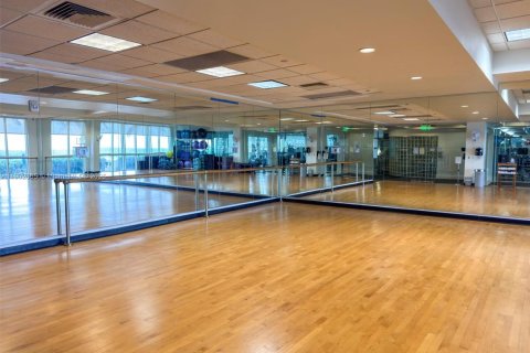 Condo in Sunny Isles Beach, Florida, 2 bedrooms  № 2015235 - photo 15