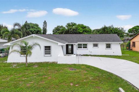 Villa ou maison à vendre à Port St. Lucie, Floride: 4 chambres, 194.07 m2 № 1927770 - photo 1