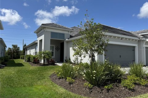House in Sarasota, Florida 2 bedrooms, 141.86 sq.m. № 1613774 - photo 1