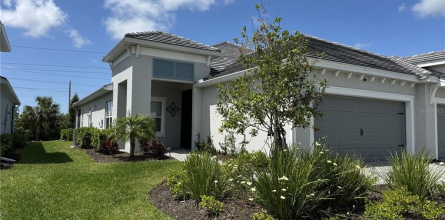 House in Sarasota, Florida 2 bedrooms, 141.86 sq.m. № 1613774