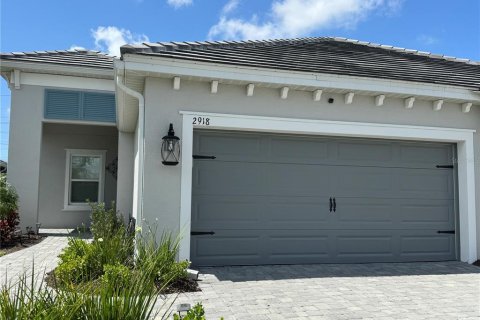 House in Sarasota, Florida 2 bedrooms, 141.86 sq.m. № 1613774 - photo 2
