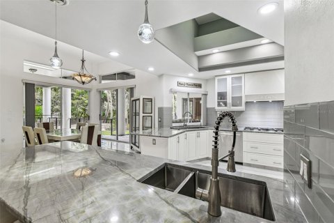 Casa en venta en Tarpon Springs, Florida, 4 dormitorios, 348.94 m2 № 2236178 - foto 18