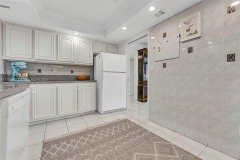 Condo in Sunny Isles Beach, Florida, 2 bedrooms  № 1700286 - photo 8