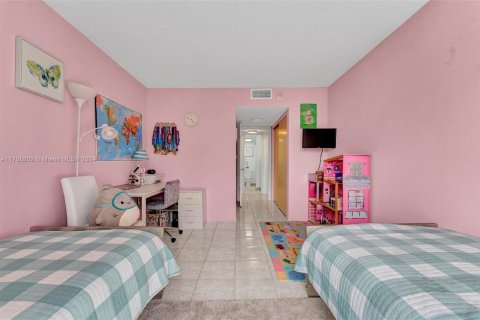 Condo in Sunny Isles Beach, Florida, 2 bedrooms  № 1700286 - photo 17