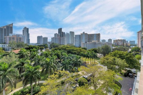 Condo in Sunny Isles Beach, Florida, 2 bedrooms  № 1700286 - photo 30