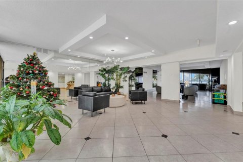 Condo in Sunny Isles Beach, Florida, 2 bedrooms  № 1700286 - photo 5