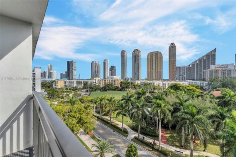 Condo in Sunny Isles Beach, Florida, 2 bedrooms  № 1700286 - photo 29