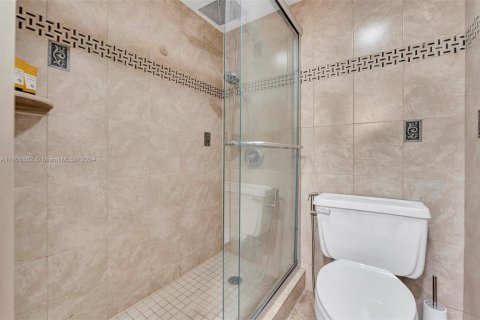 Condo in Sunny Isles Beach, Florida, 2 bedrooms  № 1700286 - photo 15
