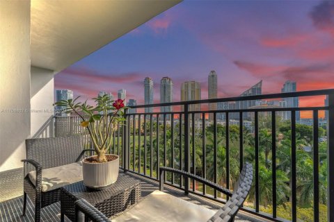 Condo in Sunny Isles Beach, Florida, 2 bedrooms  № 1700286 - photo 1