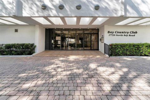 Condo in Sunny Isles Beach, Florida, 2 bedrooms  № 1700286 - photo 2