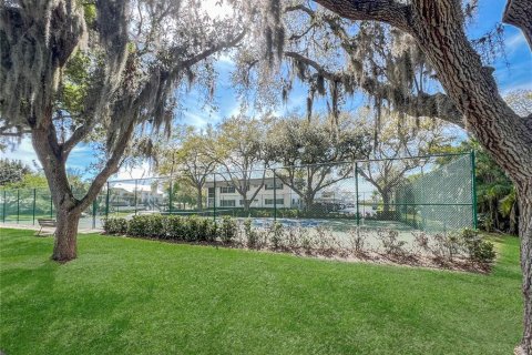 Condo in Sarasota, Florida, 2 bedrooms  № 1906881 - photo 21