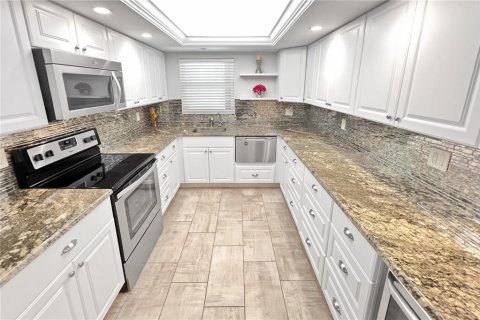 Condo in Sarasota, Florida, 2 bedrooms  № 1906881 - photo 4