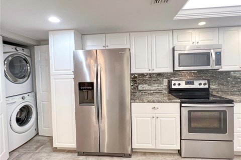 Condo in Sarasota, Florida, 2 bedrooms  № 1906881 - photo 5