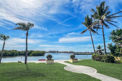 Condo in Sarasota, Florida, 2 bedrooms  № 1906881 - photo 18