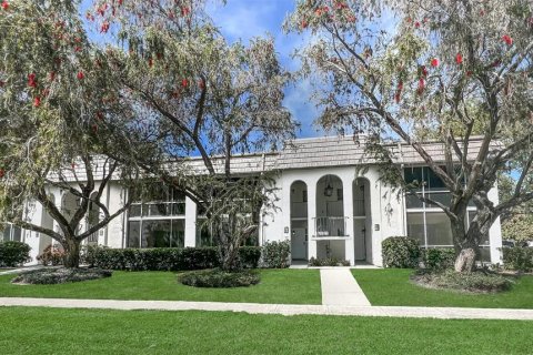 Condo in Sarasota, Florida, 2 bedrooms  № 1906881 - photo 1