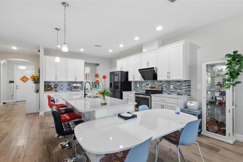 House in Wesley Chapel, Florida 4 bedrooms, 341.69 sq.m. № 1557179 - photo 8