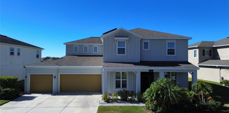 House in Wesley Chapel, Florida 4 bedrooms, 341.69 sq.m. № 1557179