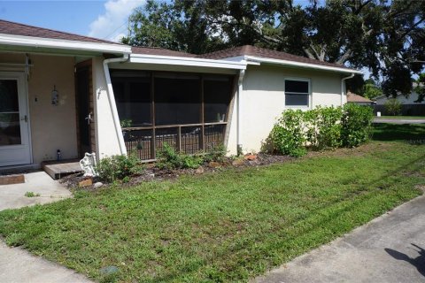 Villa ou maison à vendre à Largo, Floride: 2 chambres, 97.83 m2 № 1857945 - photo 1