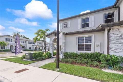 Touwnhouse à vendre à Homestead, Floride: 3 chambres, 149.76 m2 № 2031152 - photo 2