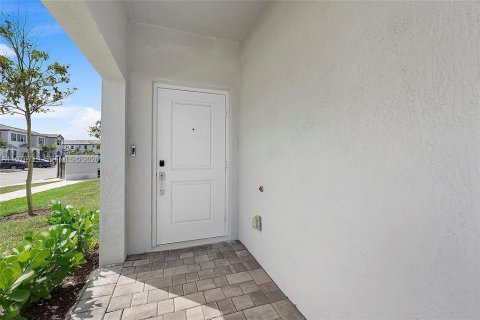 Touwnhouse à vendre à Homestead, Floride: 3 chambres, 149.76 m2 № 2031152 - photo 4