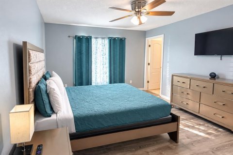 House in Davenport, Florida 4 bedrooms, 154.68 sq.m. № 2421852 - photo 18