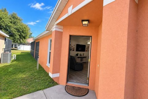 House in Davenport, Florida 4 bedrooms, 154.68 sq.m. № 2421852 - photo 5
