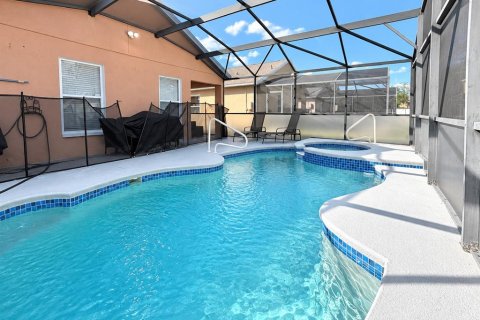 House in Davenport, Florida 4 bedrooms, 154.68 sq.m. № 2421852 - photo 2