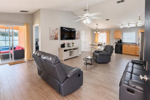 House in Davenport, Florida 4 bedrooms, 154.68 sq.m. № 2421852 - photo 6