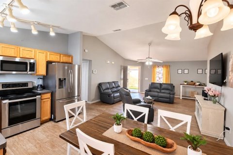 House in Davenport, Florida 4 bedrooms, 154.68 sq.m. № 2421852 - photo 11